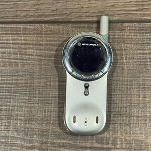 *RARE* Motorola V70 Vintage Swivel Phone (Unknown) - Silver - DAMAGED
